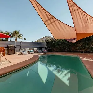  Holiday home The Yorba Oasis W/pool