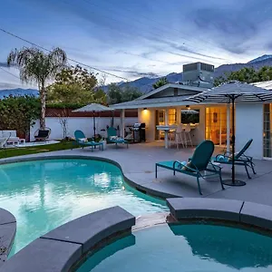  Holiday home Serene 4 Bed 3 Bath Heated Pool Natural Backyard Heart Of